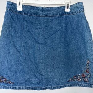 Vintage 100% cotton St. John's  Denim skort with embroidered Accents